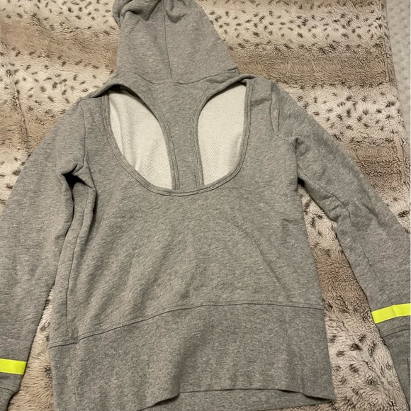 Victoria’s Secret athletic sweater size XS - Picture 3 of 3